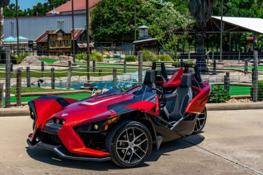 Polaris Slingshot in front of minigolf course. 