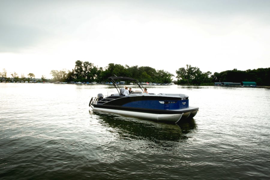 Bennington tritoon