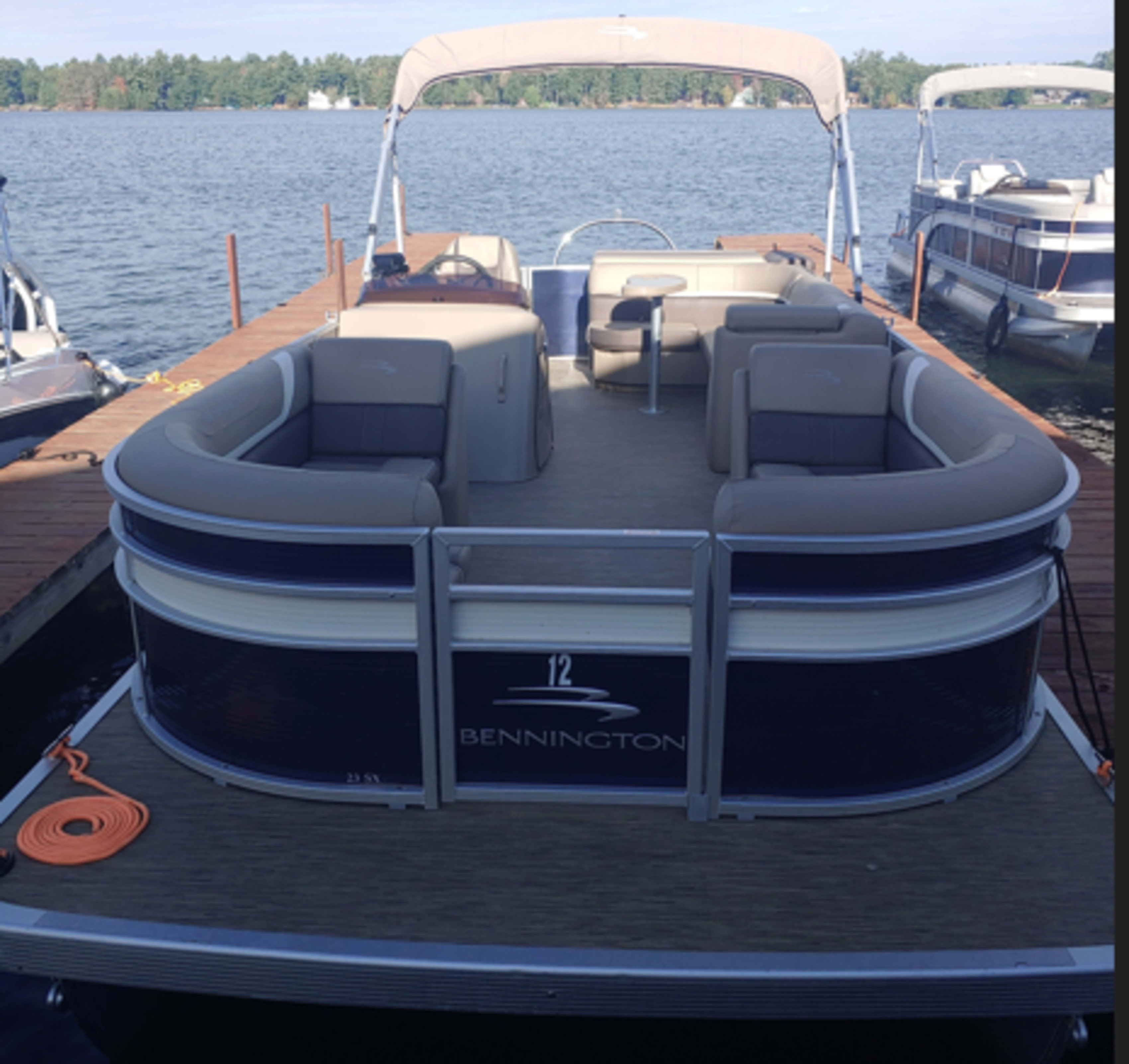 2022 Blue/White Bennington 23’ SLX 90HP
