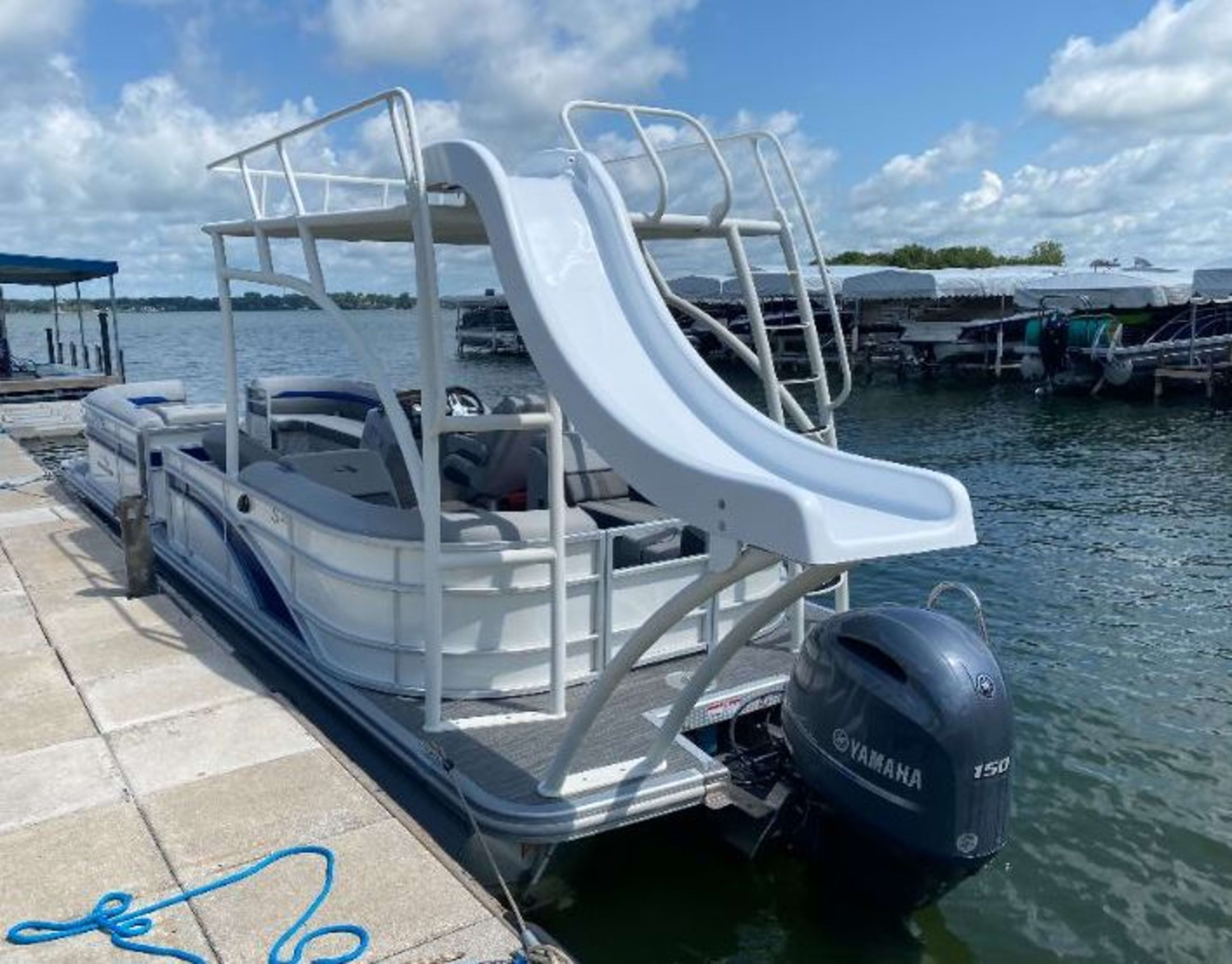Double Decker Pontoon - 12 Passengers
