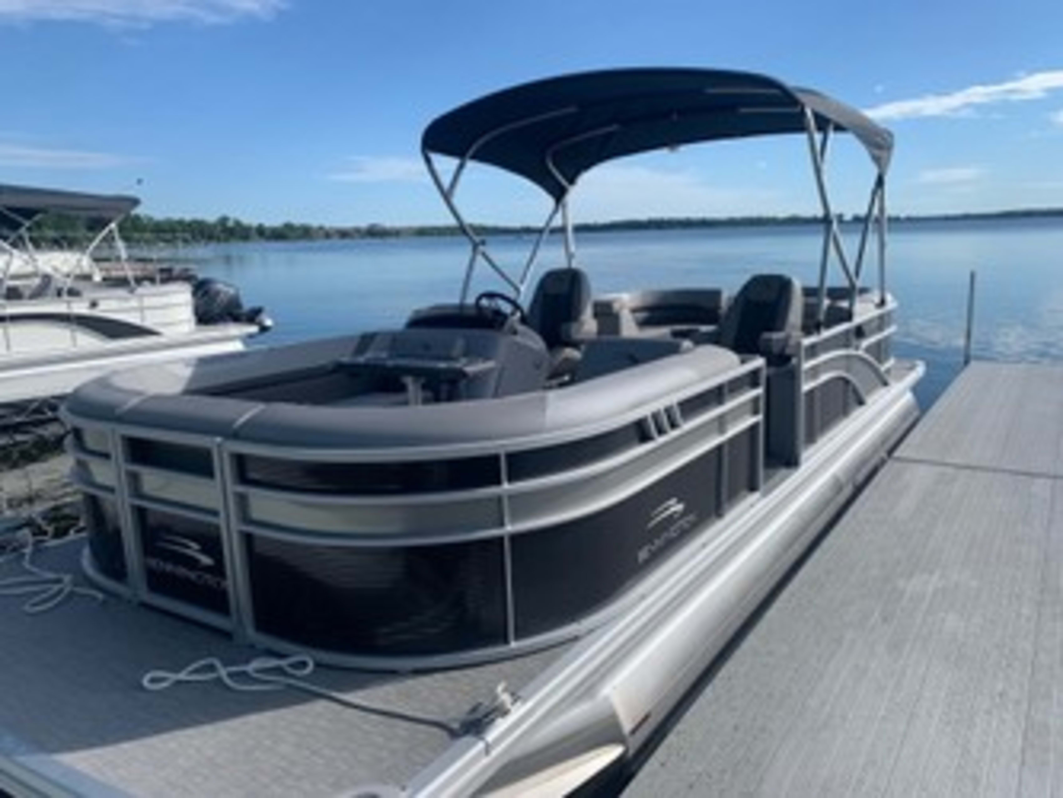 2022 Grey Bennington 24" 115HP 
