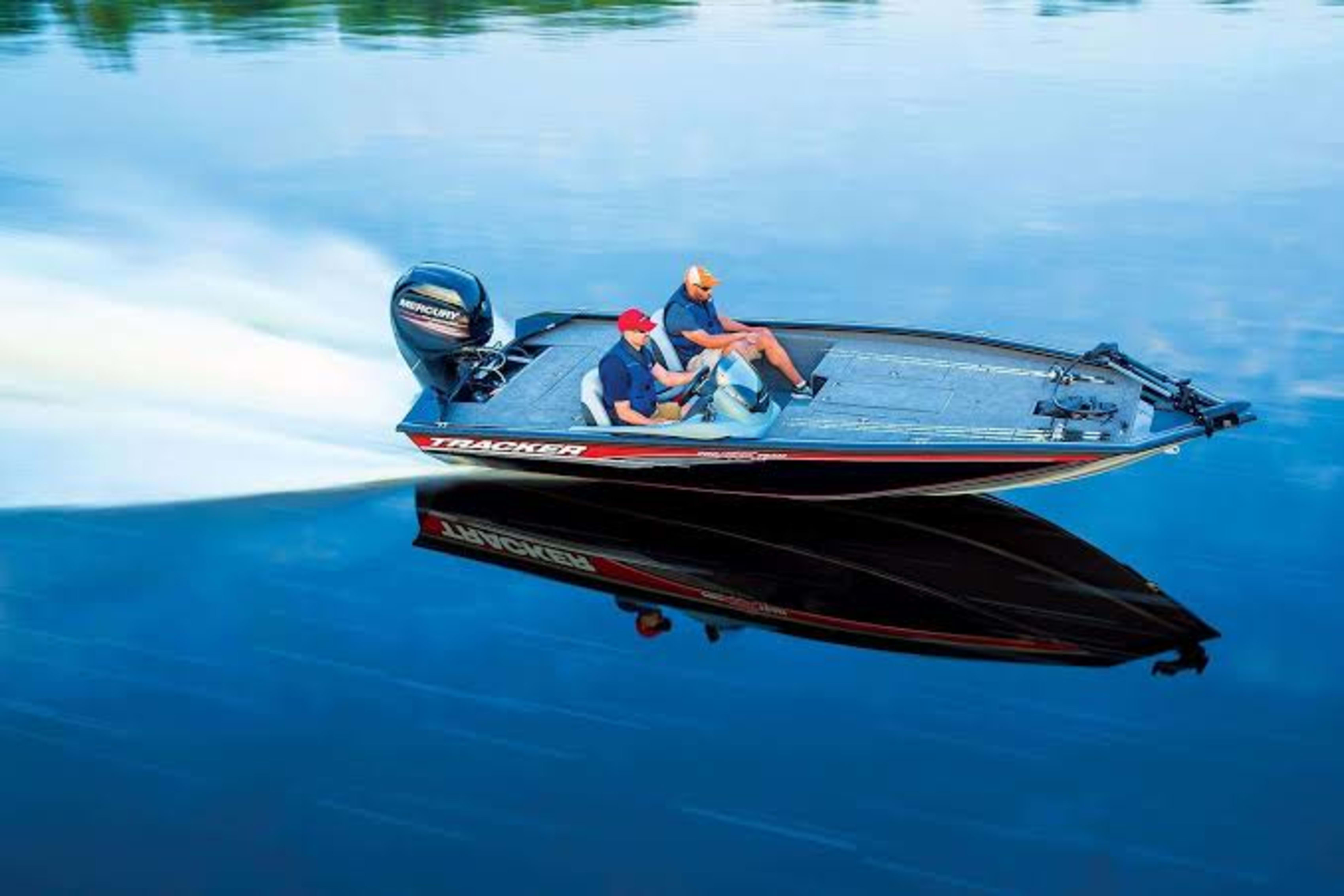 2016 Tracker Pro Team Fishing Boat 
