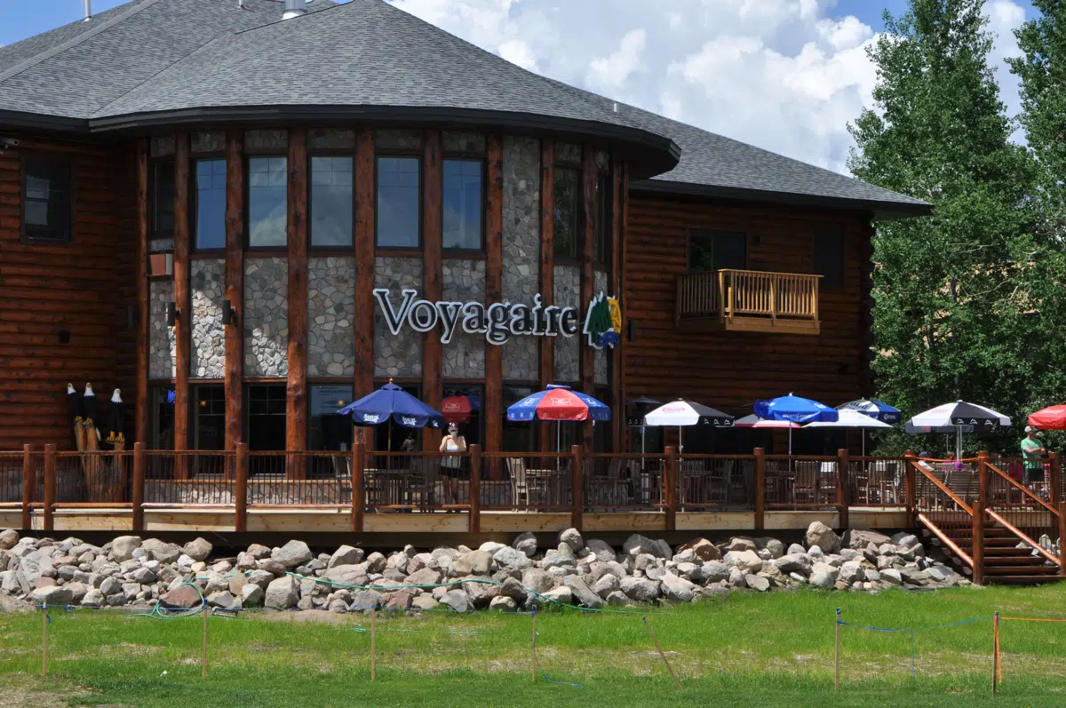 Voyagaire Lodge & Houseboats
