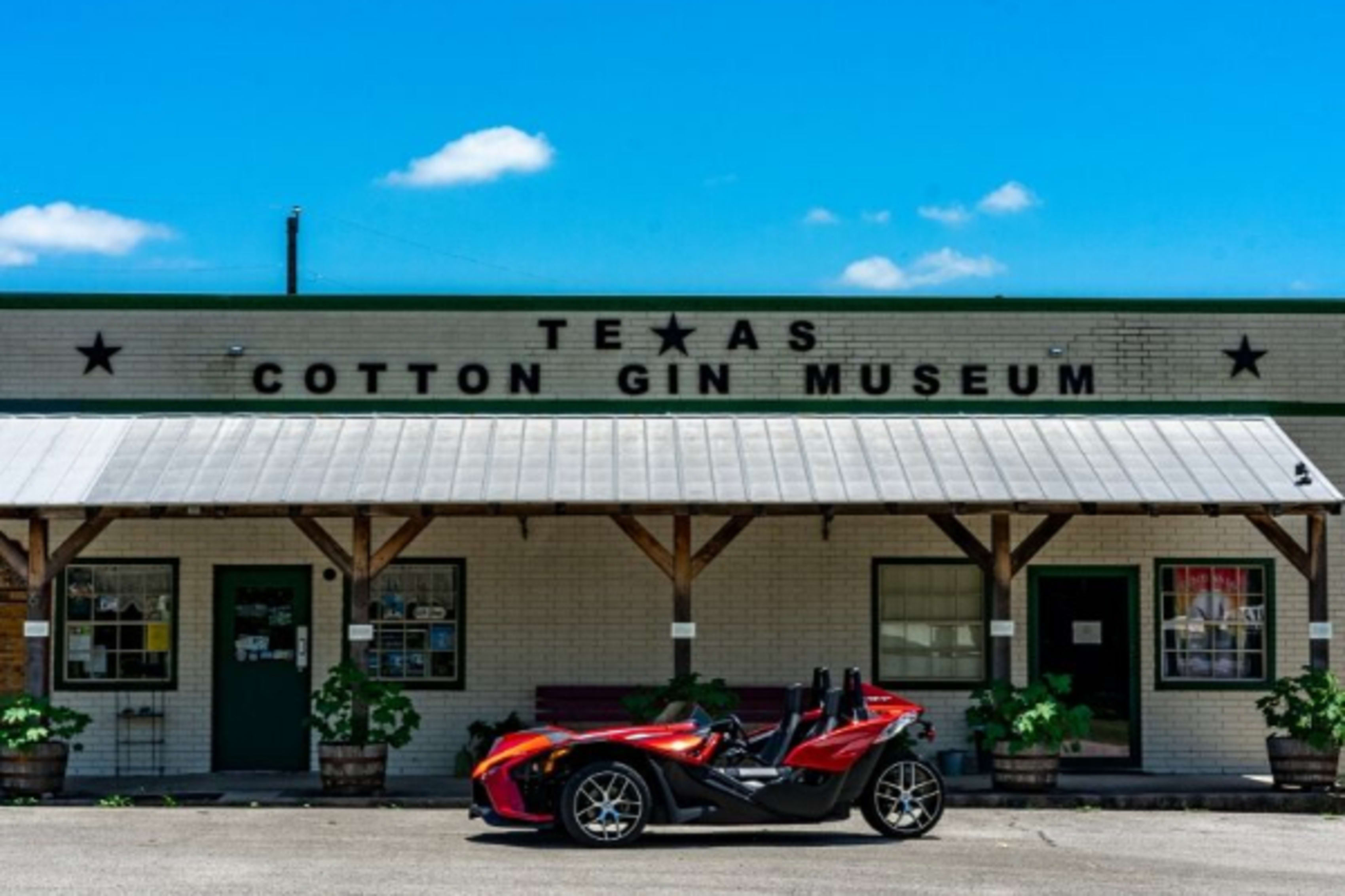 Polaris Slingshot in front of Texas Cotton Gin Museum