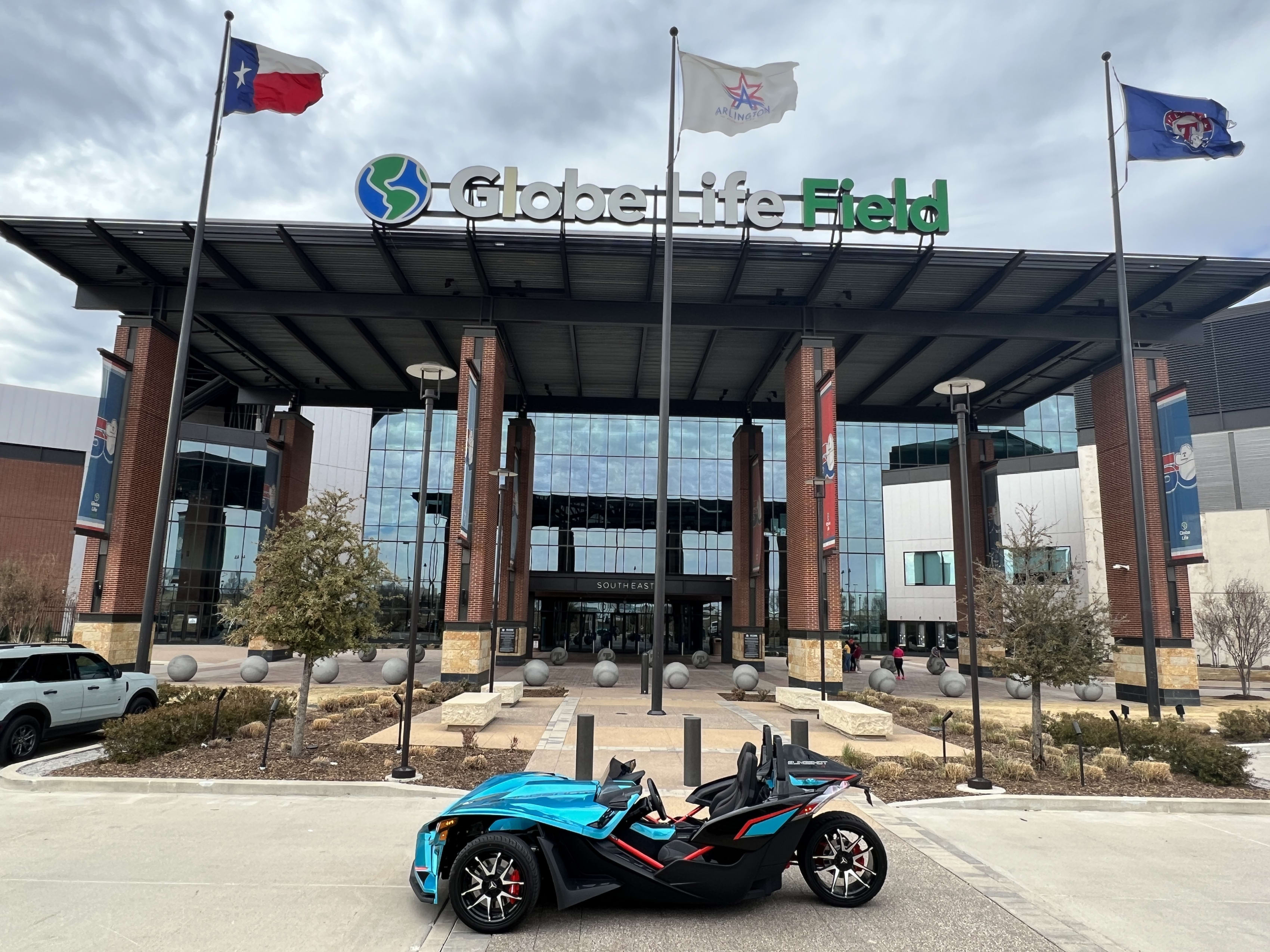 Polaris Slingshot in turn lane